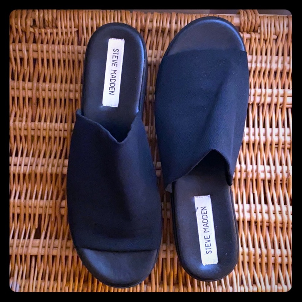 Steve Madden platform slides